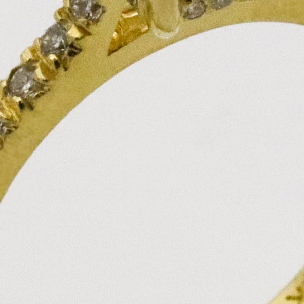 Princess cut diamond ring, wide macro banner