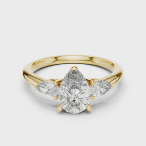 360 degree video of 1.53 CTW pear cut lab grown diamond engagement ring
